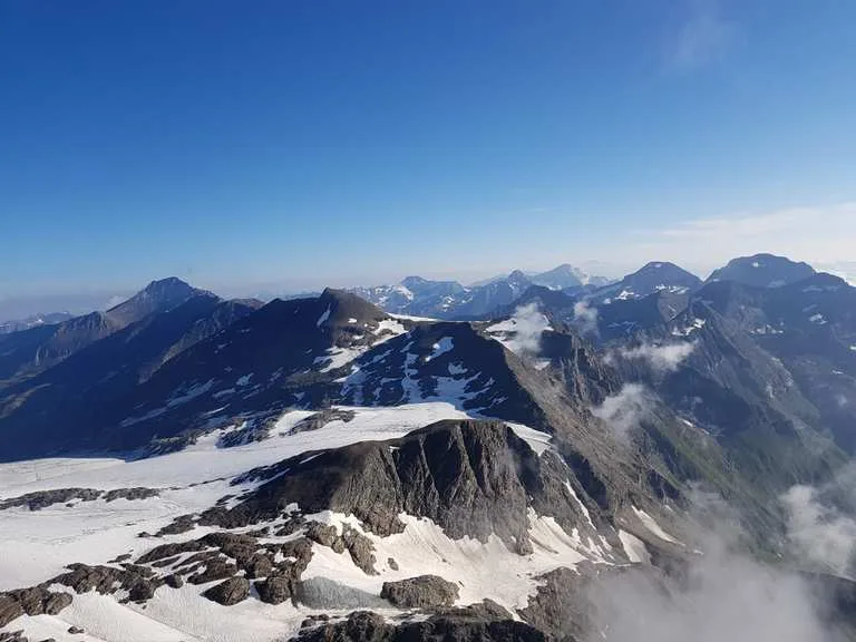 Esplora Rocciamelone: trekking panoramici tra natura e storia in %location%