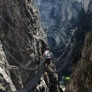 Ponte tibetano di Cesana: emozione sospesa tra cielo e montagna