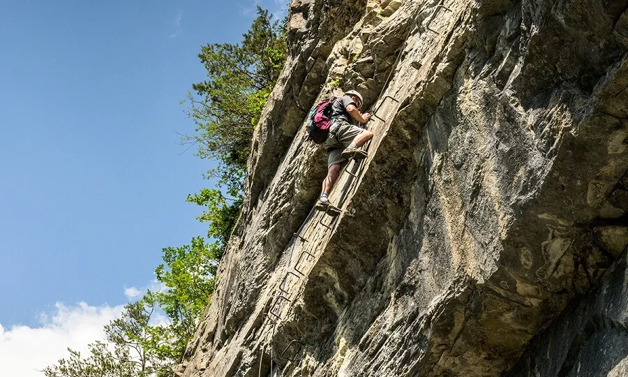 Scopri la ferrata del bunker: avventura tra storia e panorami mozzafiato