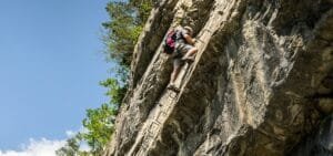 Scopri la ferrata del Rouas: avventura tra panorami mozzafiato a %location%