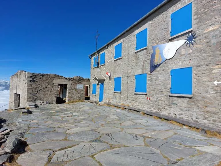 Scopri Rifugio Cà d'Asti: panorami mozzafiato e trekking indimenticabili