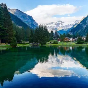 lago gover​: il gioiello di Gressoney-Saint-Jean che incanta in ogni stagione
