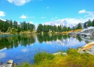 LAGO D'ARPY: Un Paradiso Naturale nel Cuore delle Alpi