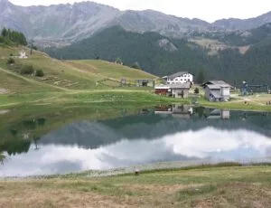 Lago di Lod: natura, relax e panorama a Chamois