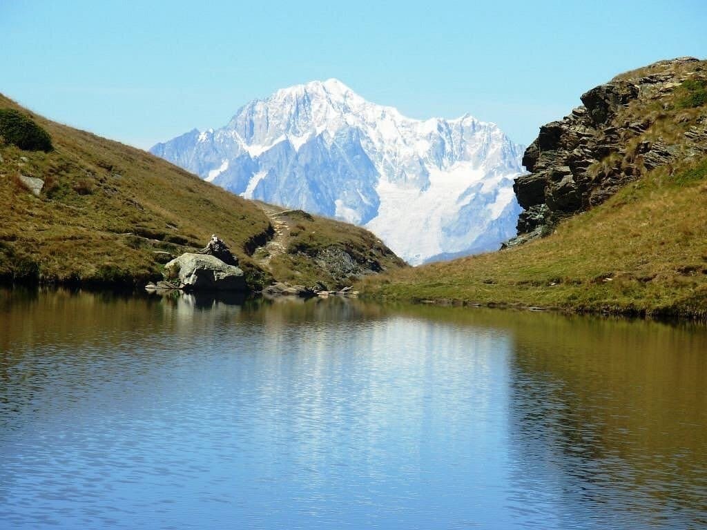 Scopri il Lago di Loïe: un angolo di paradiso tra le montagne