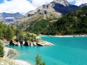 Scopri il lago di Place-Moulin: un angolo nascosto di bellezza naturale