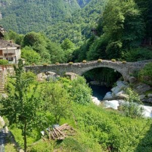 Scopri il sentiero dei ponti e degli orridi: un'avventura tra natura e panorami mozzafiato a %location%