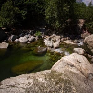Torrente Fer: il canyon segreto di Donnas che unisce avventura e relax nelle acque smeraldo