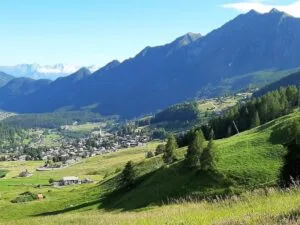 Ru Courtod: camminare nella storia tra canali, gallerie e panorami d’alta quota