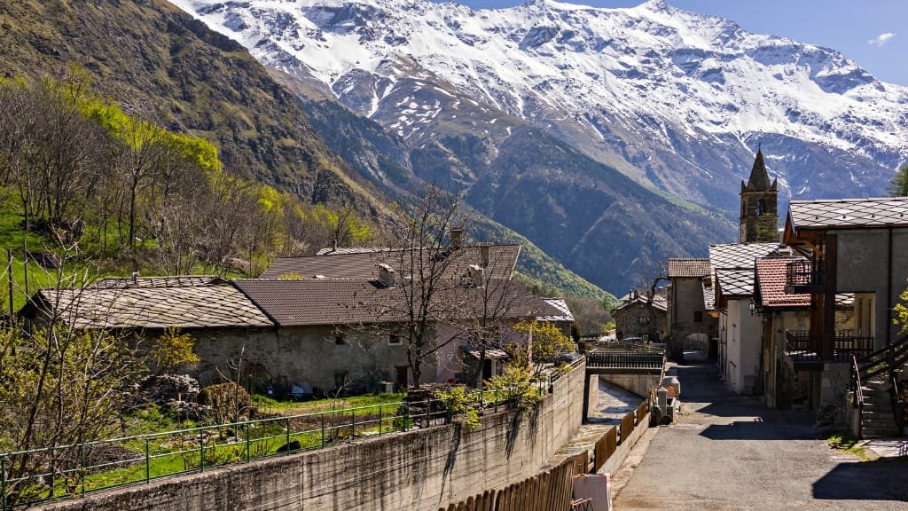 Trekking Moncenisio: 5 Percorsi tra Lago e Storia Alpina