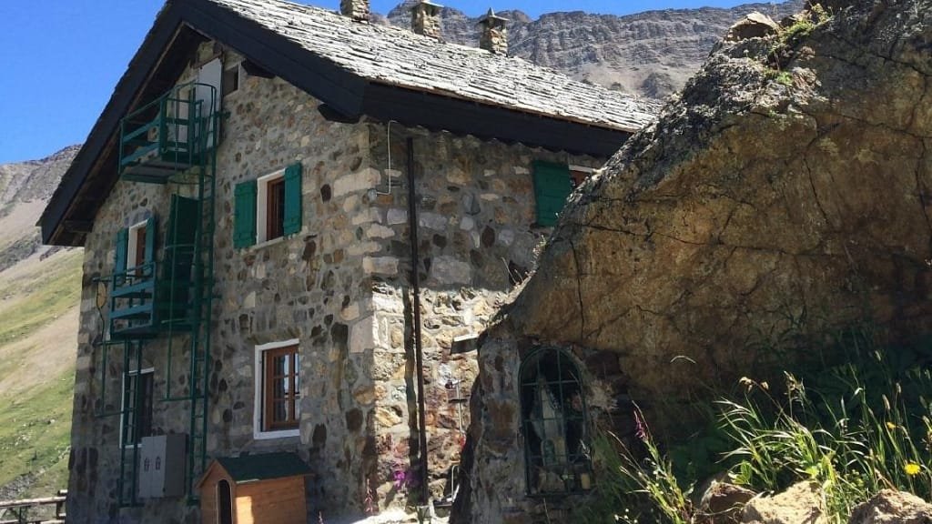 Rifugio Elisabetta: Il Gioiello tra i Rifugi Courmayeur