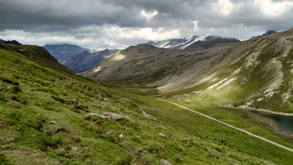 Escursioni Val Pellice: 5 Trekking Imperdibili del 2025