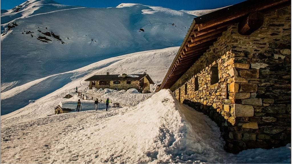 Come Vestirsi sulla Neve: La Guida Completa per Affrontare il Freddo con Stile e Comfort