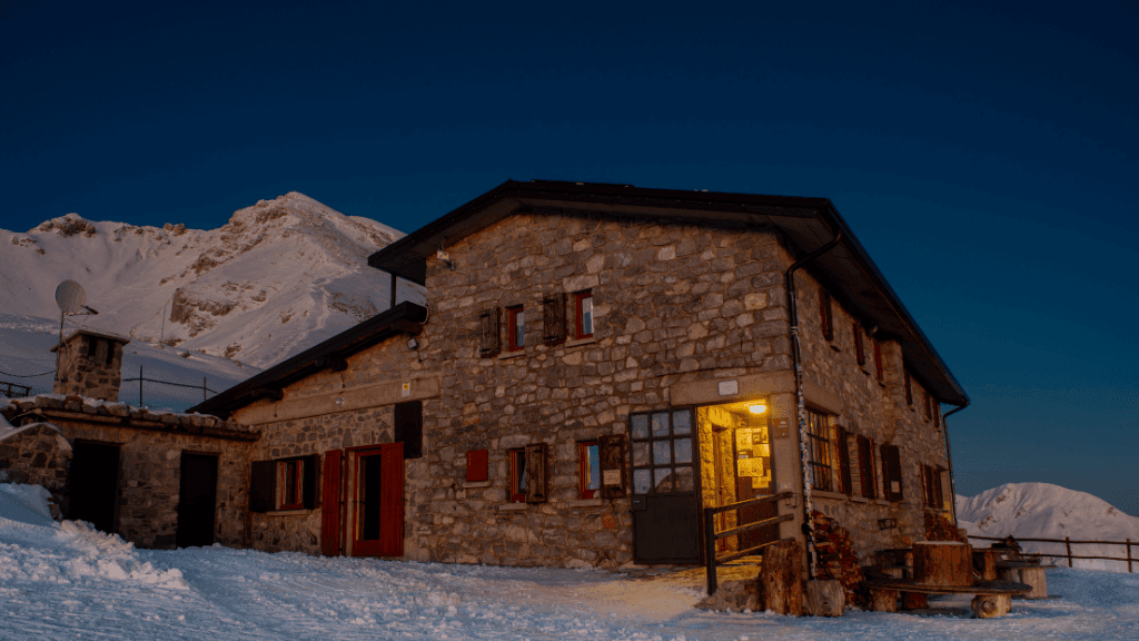 rifugi aperti in inverno lombardia